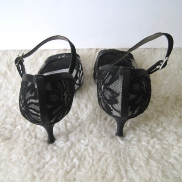 Stuart Weitzman Lace /Satin Pump - Picture 6 of 15